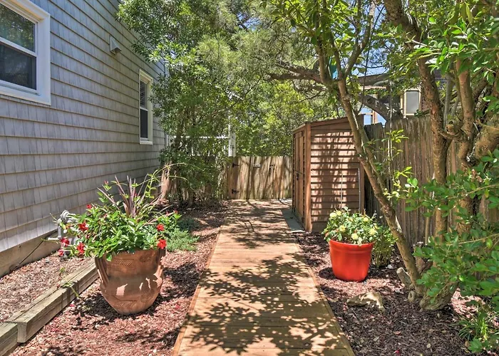 Classic Chesapeake Beachside Cottage W/ Porch!