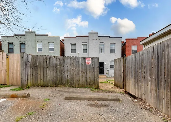 Peaceful & Spacious Family Home Near Carytown Fully Fenced